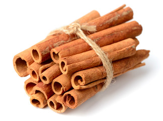 Obraz na płótnie Canvas cassia cinnamon sticks isolated on the white background