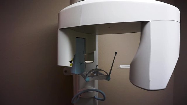 Panoramic x-ray machine operation
