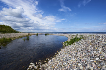 Naturstrand und Steilküste im  NSG Mühlenau bei Hohenfelde an der Ostsee, Kreis Plön, Probstei, Schleswig-Holstein, Deutschland..