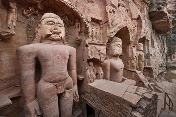 Jaina Statuen in Gwalior, Indien