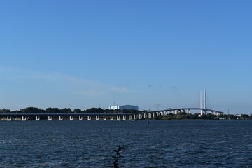 Fototapeta na wymiar Rügenbrücke über Strelasund