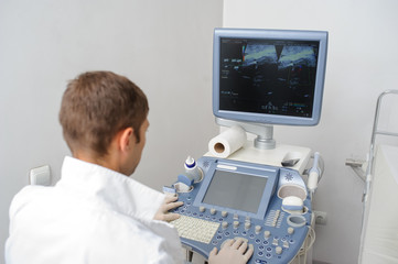 Fototapeta na wymiar The doctor using the ultrasonography device