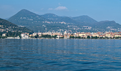 Fototapeta na wymiar lago maggiore