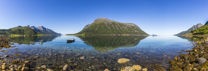 Fototapeta na wymiar Beautiful reflection of mountains in Norway