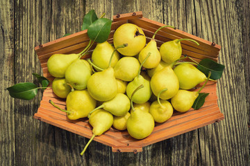  yellow pears lie in a basket