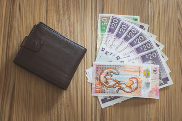 Wallet including money