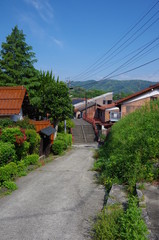 階段のある坂道