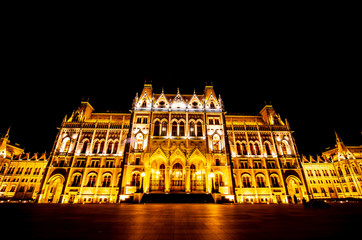 Fototapeta na wymiar Houses of Parliament in Budapest