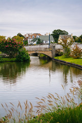 Fototapeta premium Bridge and island in Sunset Lake, Asbury Park, New Jersey.