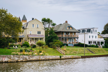 Fototapeta na wymiar Houses along Wesley Lake, in Asbury Park, New Jersey.