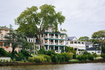 Fototapeta na wymiar Houses along Wesley Lake, in Asbury Park, New Jersey.