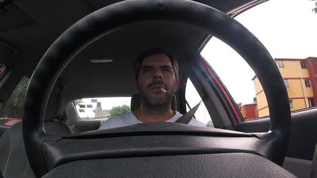 fumar y conducir