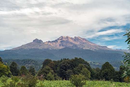 iztaccihuatl volcano in mexico