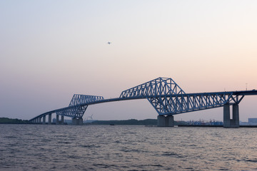 東京ゲートブリッジと日没の空