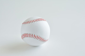 野球のボール　白バック


