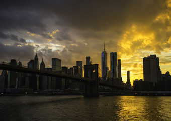Fototapeta na wymiar New York City Manhattan downtown skyline and Brooklyn bridge