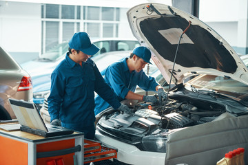 Engine diagnostics © DragonImages