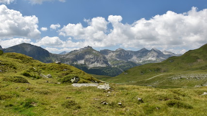 Fototapeta na wymiar The Grunwaldsee in Obertauern. Hochalm and Seekarspitze. Austria