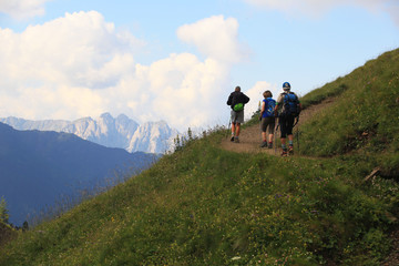 Fototapeta na wymiar Wanderer in Südtirol