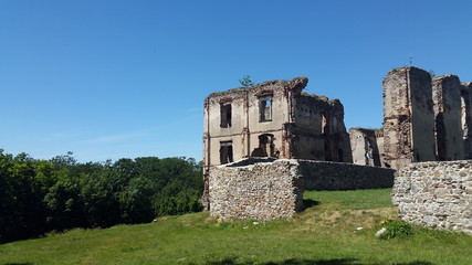 Ruiny zamku w Bodzentynie - obrazy, fototapety, plakaty
