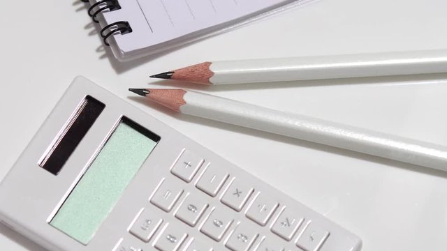 白い文具用品