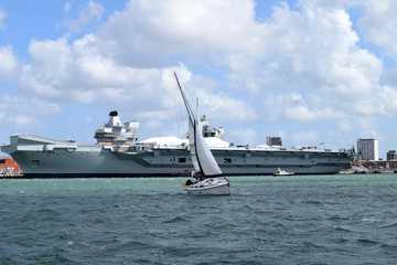Obraz premium sailing air craft carrier 