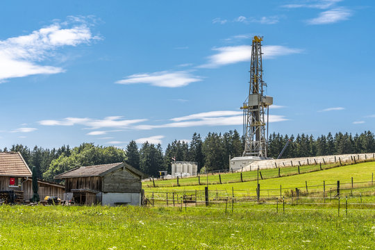 Hei&szlig;wasserbohrung mit einer Geothermie in Bayern in 5000 Meter Tiefe