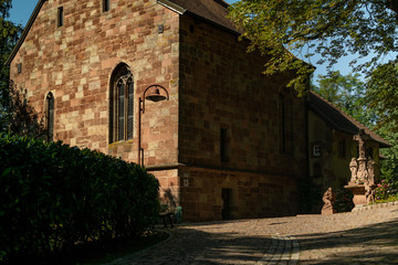 chapelle Sainte croix du VII siècle France