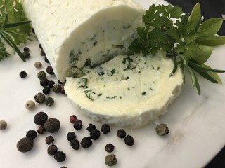 Kräuterbutter Butter Butterrolle kreativ Petersilie Kresse Pfeffer