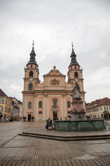Fototapeta premium Katedra w Ludwigsburgu na starym mieście w Ludwigsburgu w Niemczech.