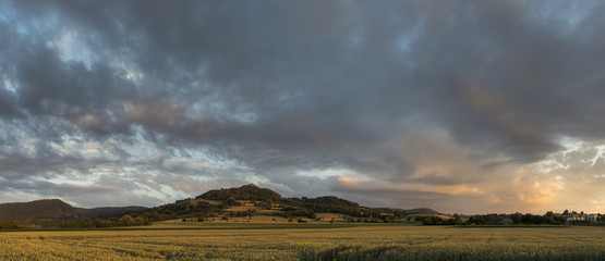 Sonnenuntergang an der Schwäbischen Alb - Panoramaaufnahme