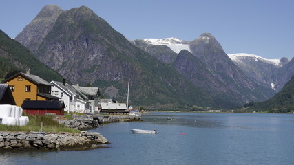 Fototapeta na wymiar Sommertag in der Gletscherregion Fjaerland, Sogn og Fjordane, Norwegen, Skandinativen