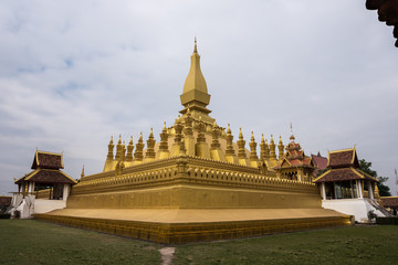 Fototapeta na wymiar Laos - Vientiane - Pha That Luang (Buddhistischer Tempel)