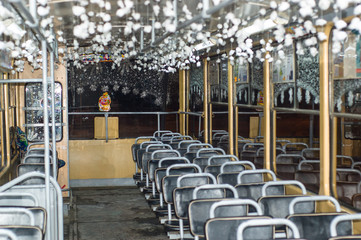 Празднично украшенный трамвай в новогоднюю ночь, салон и пустые кресла пассажиров - obrazy, fototapety, plakaty