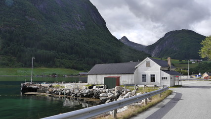 Fototapeta na wymiar Im Hafen von Ortnevik, Sognefjord, Norwegen