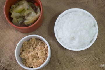 Boiled rice in white bowl and topping.