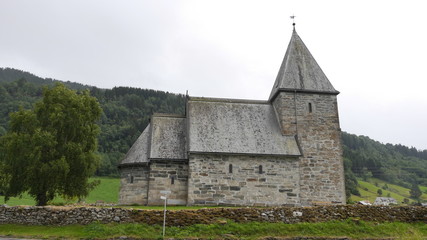 Fototapeta premium Historische Steinkirche in Hove, Sognefjord, Norwegen