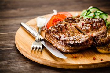 Grilled steak with vegetables 