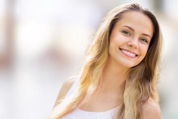 Naklejka premium Smiling.