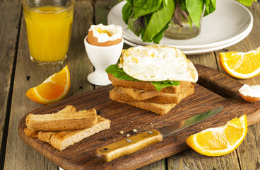 Scrambled eggs with herbs on wheat-rye crispy bread, homemade