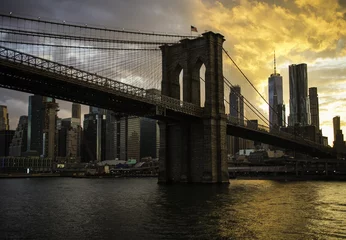 Fotobehang New York City Manhattan skyline van het centrum en Brooklyn bridge © Gary