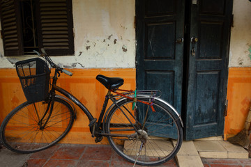 Fototapeta na wymiar old bicycle in Hanoi, Vietnam.