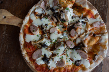 A very nice pizza on the table.