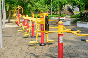 公園の運動器具