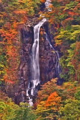 紅葉の三階の滝