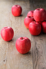 沢山の真っ赤なりんご