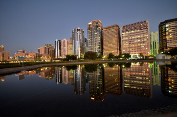 Fototapeta premium Night view of the skyscrapers in Abu Dhabii, United Arab Emirates