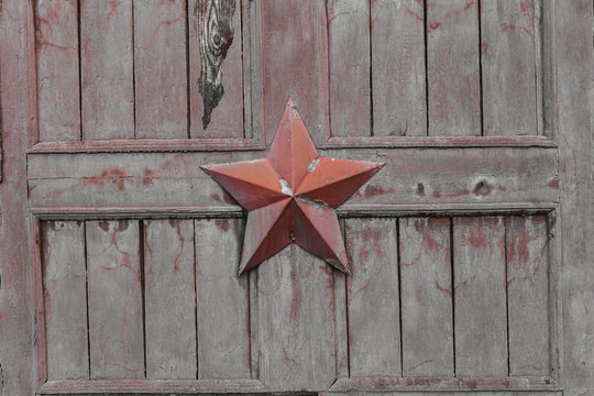 five-pointed star on the wooden gate