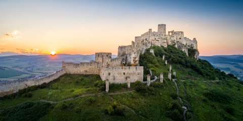 Ruin of Spissky Castle in Slovakia at sunset - obrazy, fototapety, plakaty
