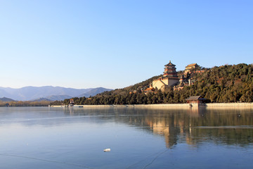 Fototapeta na wymiar Tower of Buddhist incense and frozen Kunming lake